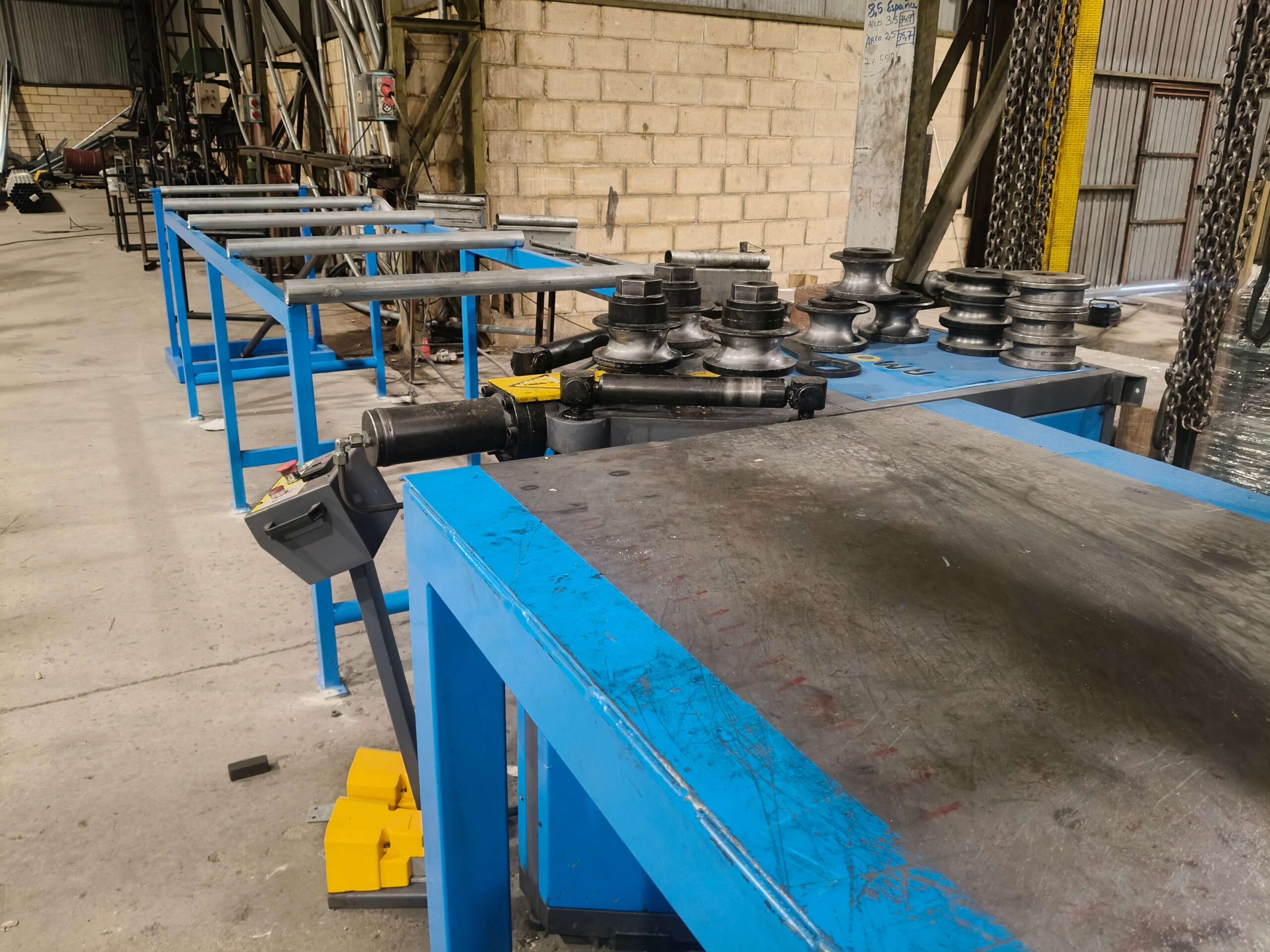 Capiteles y piezas de unión de acero fabricados en Invernaderos Halbar